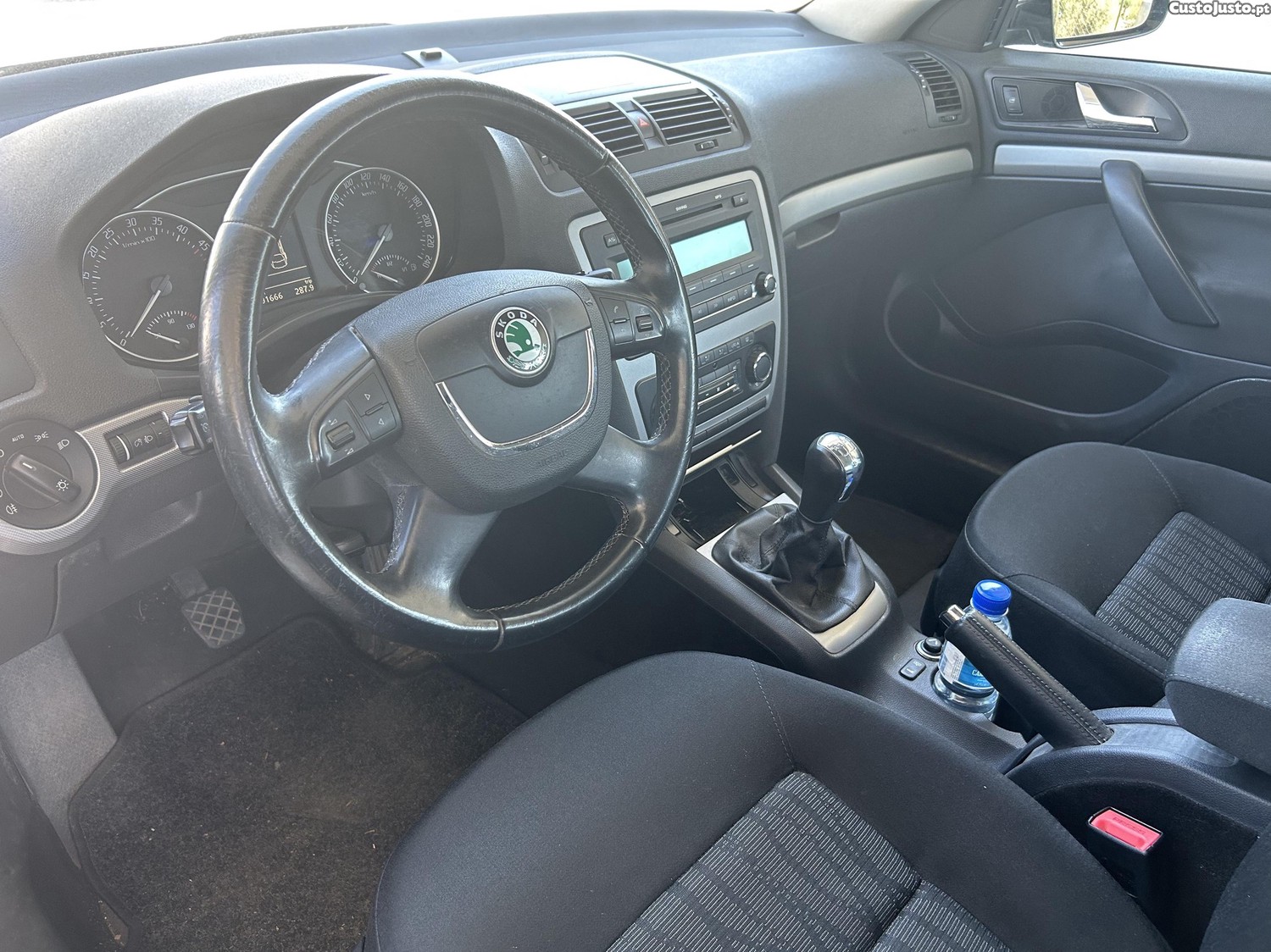 Skoda Octavia 1.6 - 09 foto 5