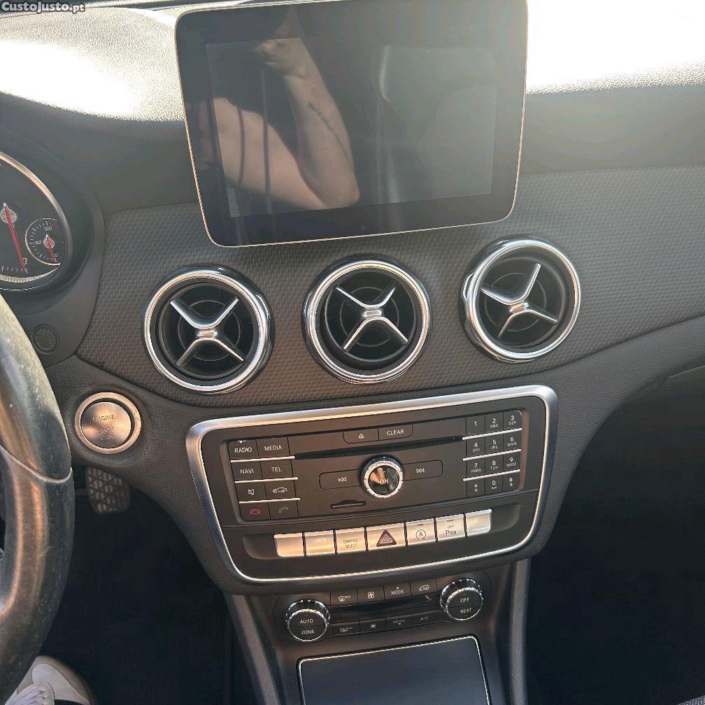 Mercedes-Benz GLA 180 d Style — fotografia 5