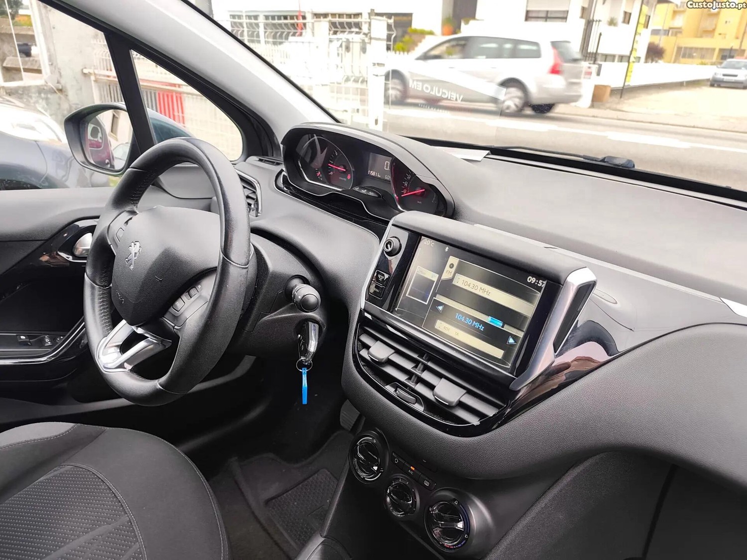 Peugeot 208 1.2 PureTech Active — fotografia 17