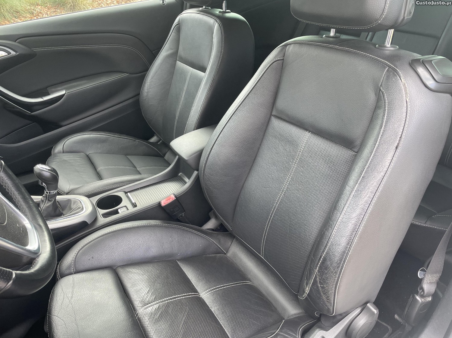 Opel Astra GTC 1.4 Turbo — fotografia 7