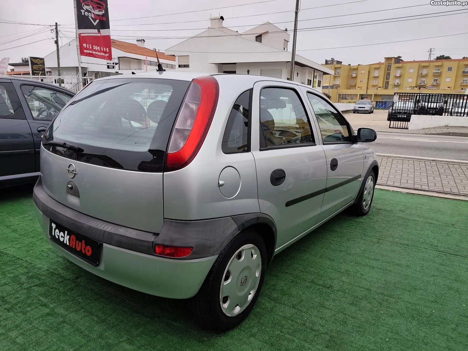Opel Corsa 1.2 16V Confort — fotografia 13