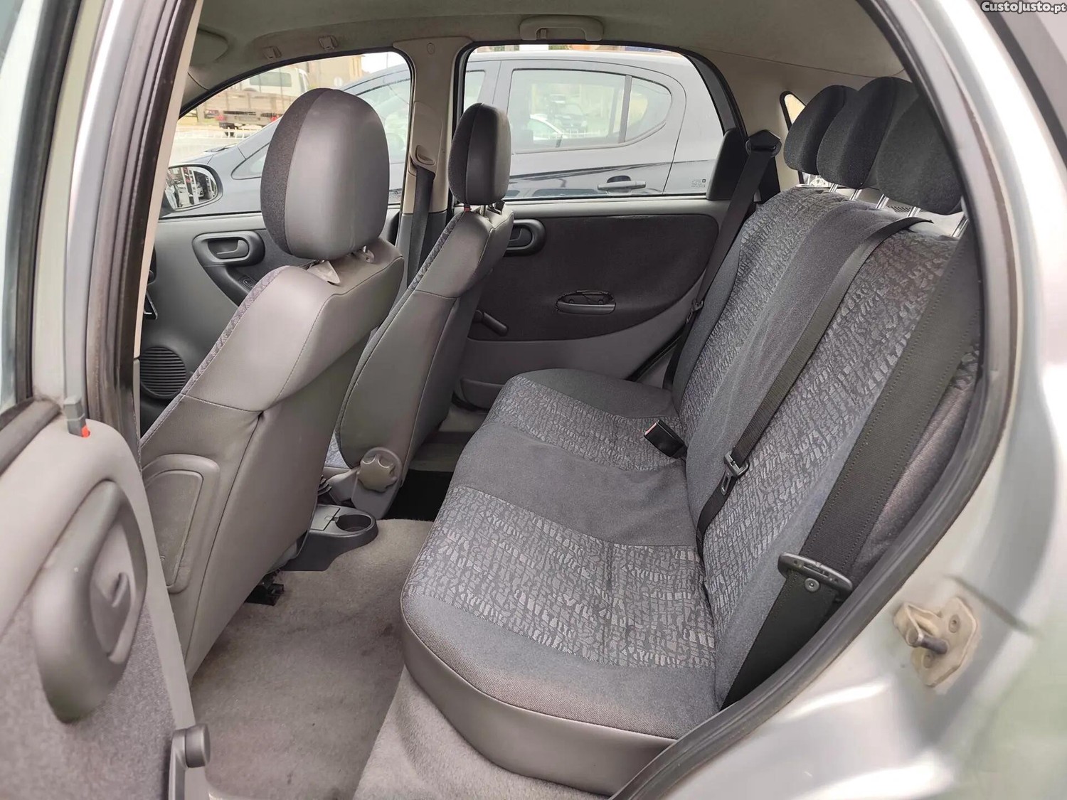 Opel Corsa 1.2 16V Confort — fotografia 8