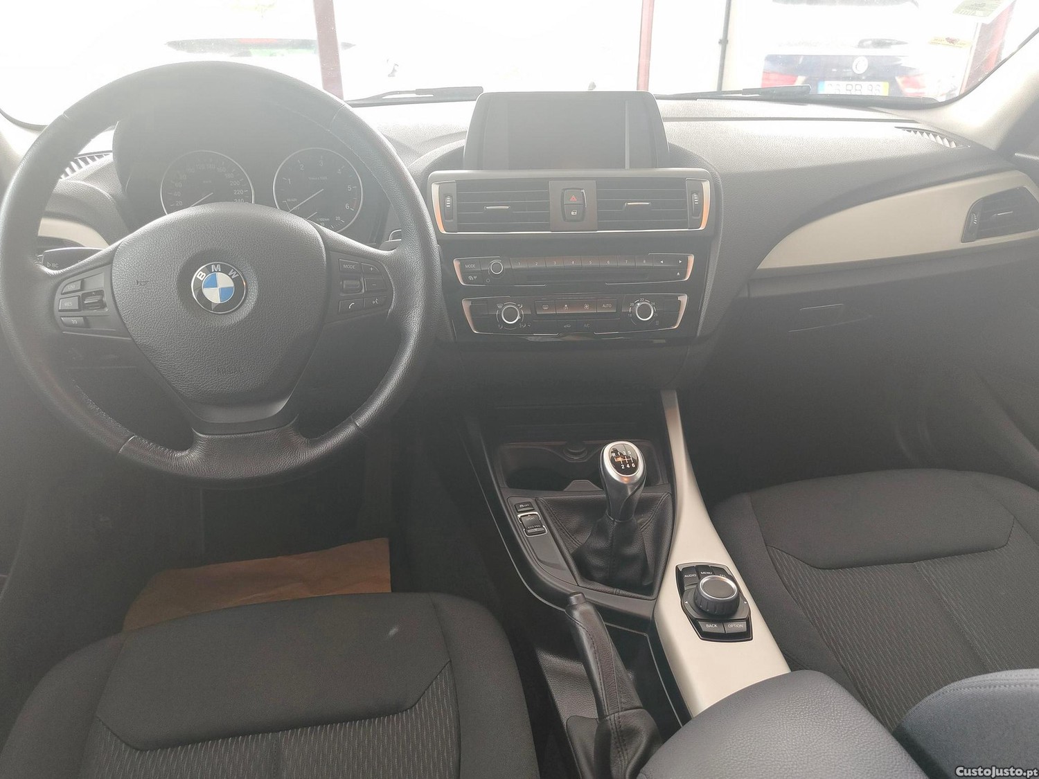 BMW 116 d EfficientDynamics Line Urban — fotografia 3