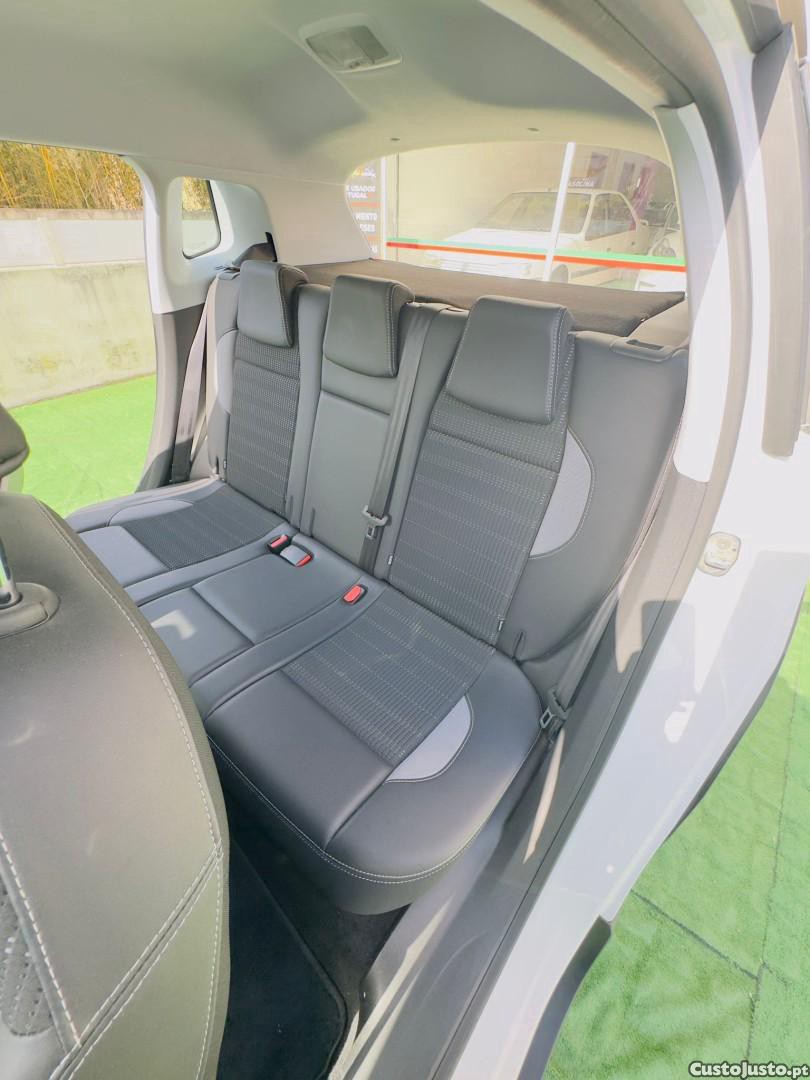Peugeot 2008 1.2 PureTech Allure — fotografia 8