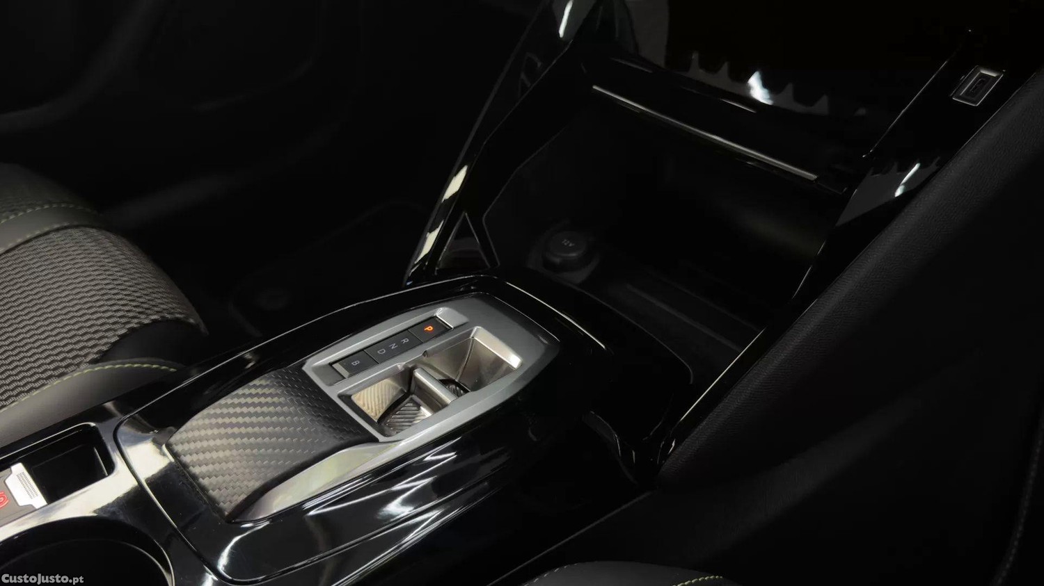 Peugeot e-2008 50 kwh gt line — fotografia 15