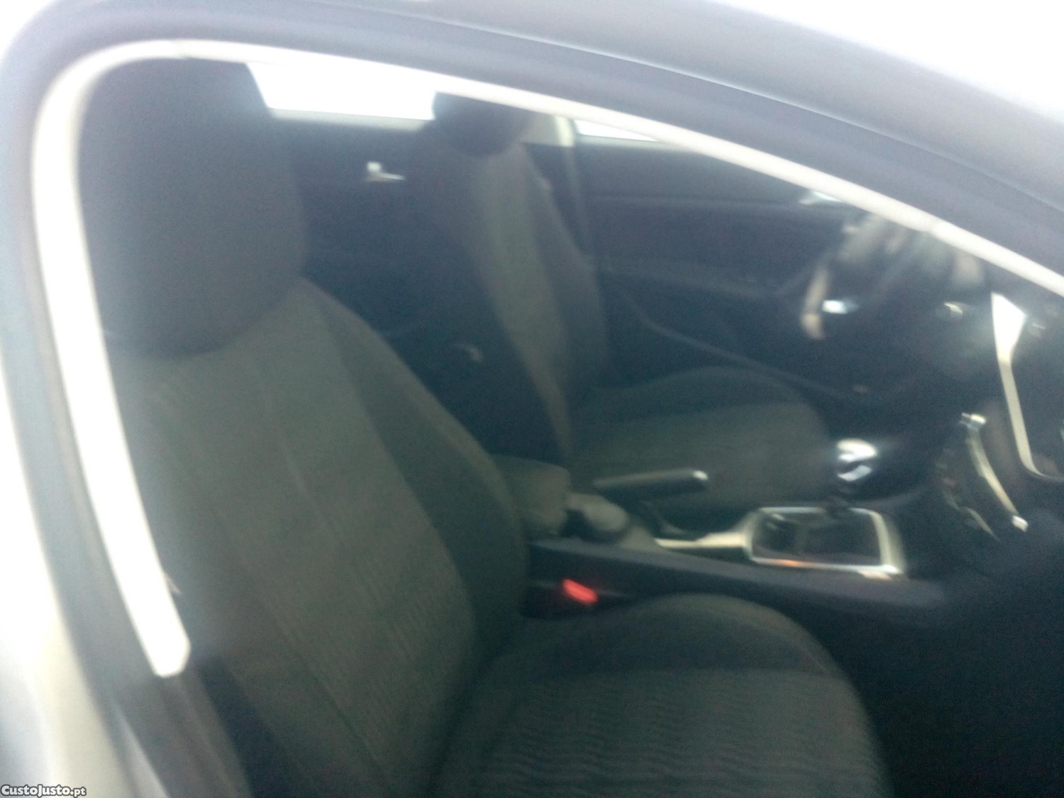 Peugeot 308 1.6 BLUEHDI 120CV6 VEL. BOM ESTADO COM MUITOS EXTRAS DE ORIGEM — fotografia 4