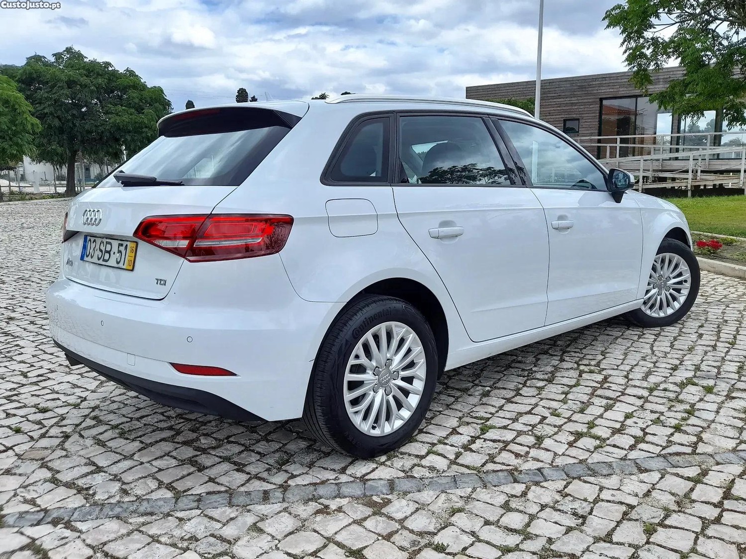 Audi A3 Sportback 1.6 TDI Attraction Ultra — fotografia 2