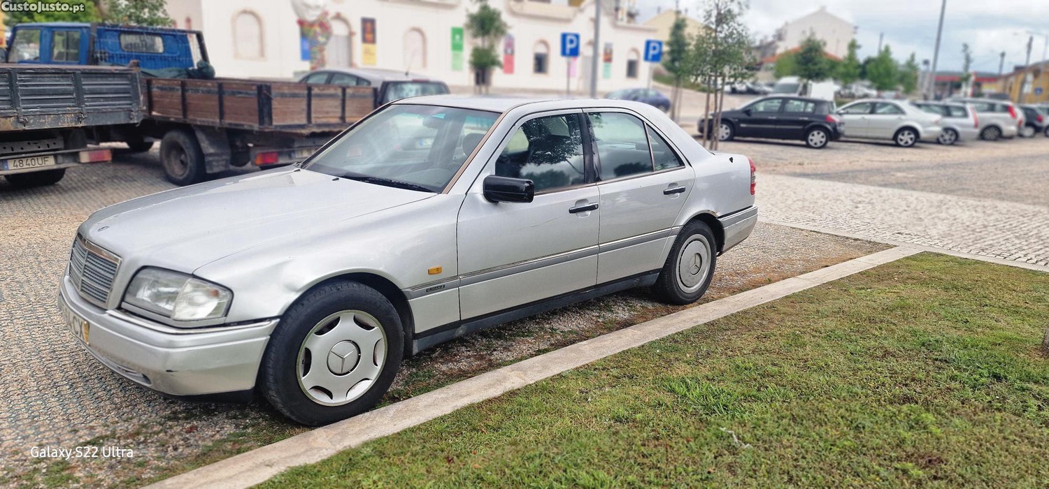 Mercedes-Benz C 180 Gasolina - 93 foto 2