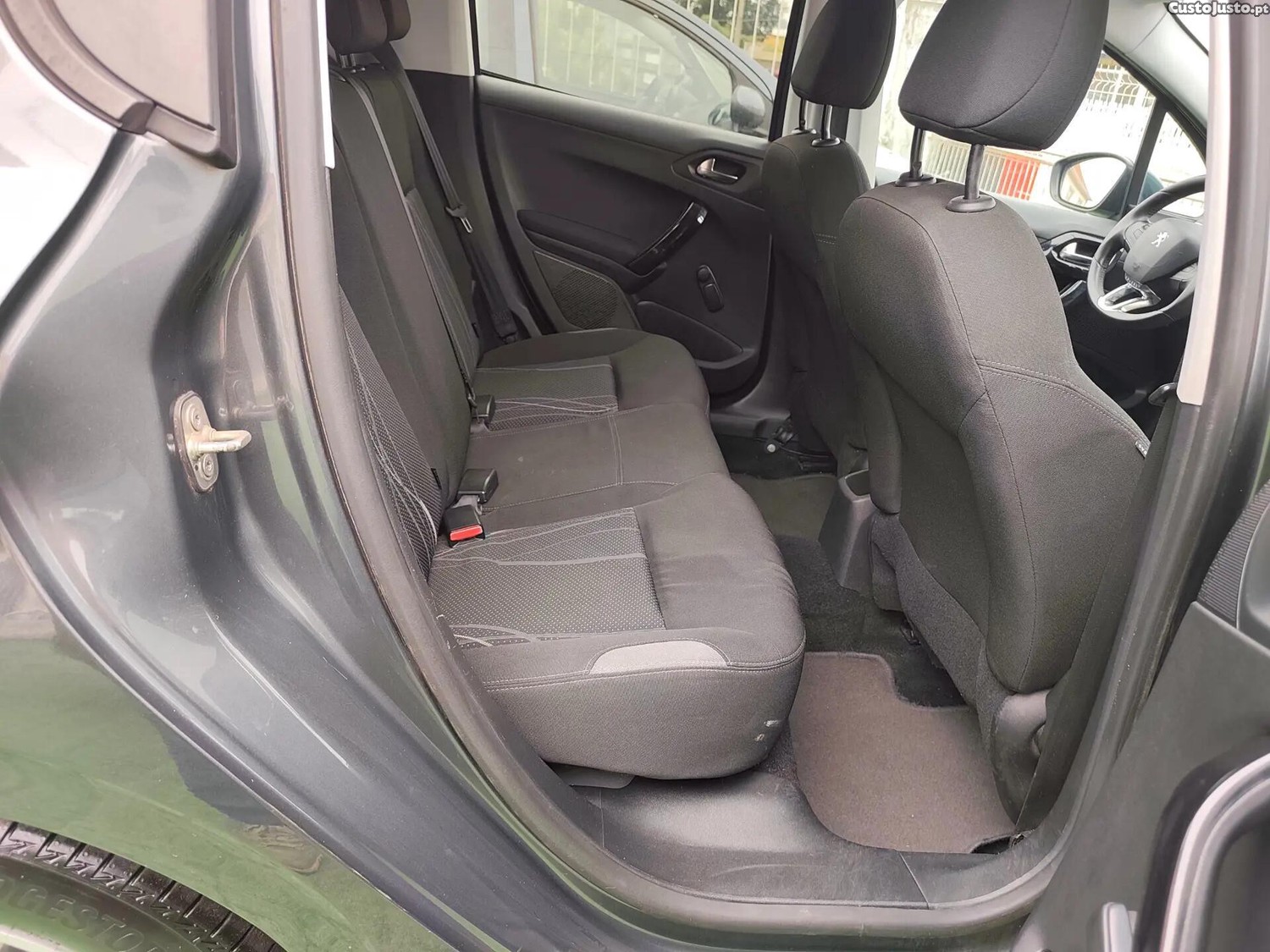 Peugeot 208 1.2 PureTech Active — fotografia 16