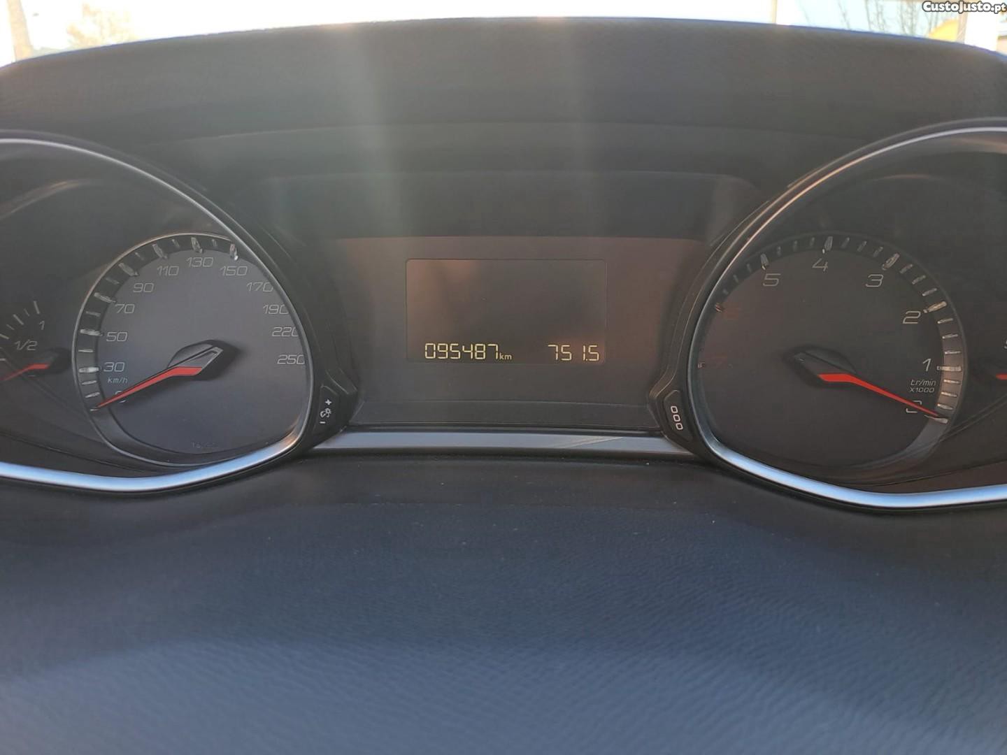 Peugeot 308 1.2 PureTech Active Pack — fotografia 3