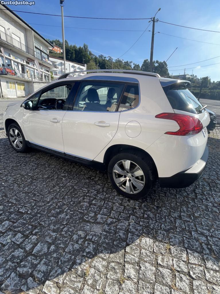 Peugeot 2008 PURE TECH ALLURE - 15 foto 4