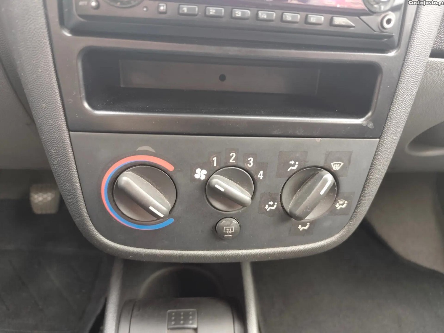 Opel Corsa 1.2 16V Confort — fotografia 5