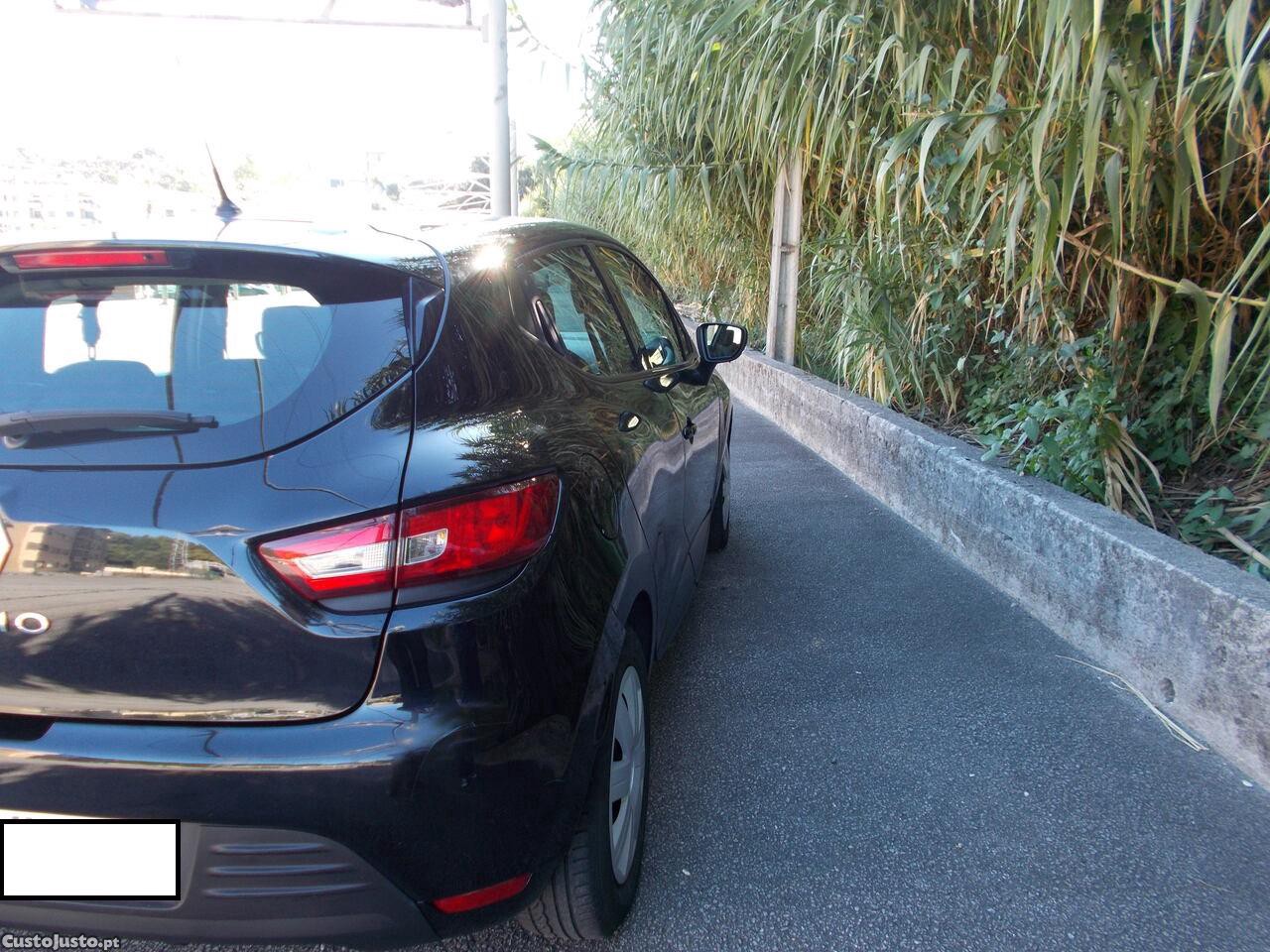 Renault Clio 1.5 dCi Limited EDition - 19 foto 5