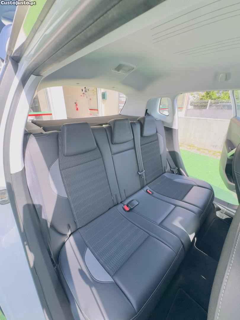 Peugeot 2008 1.2 PureTech Allure — fotografia 7