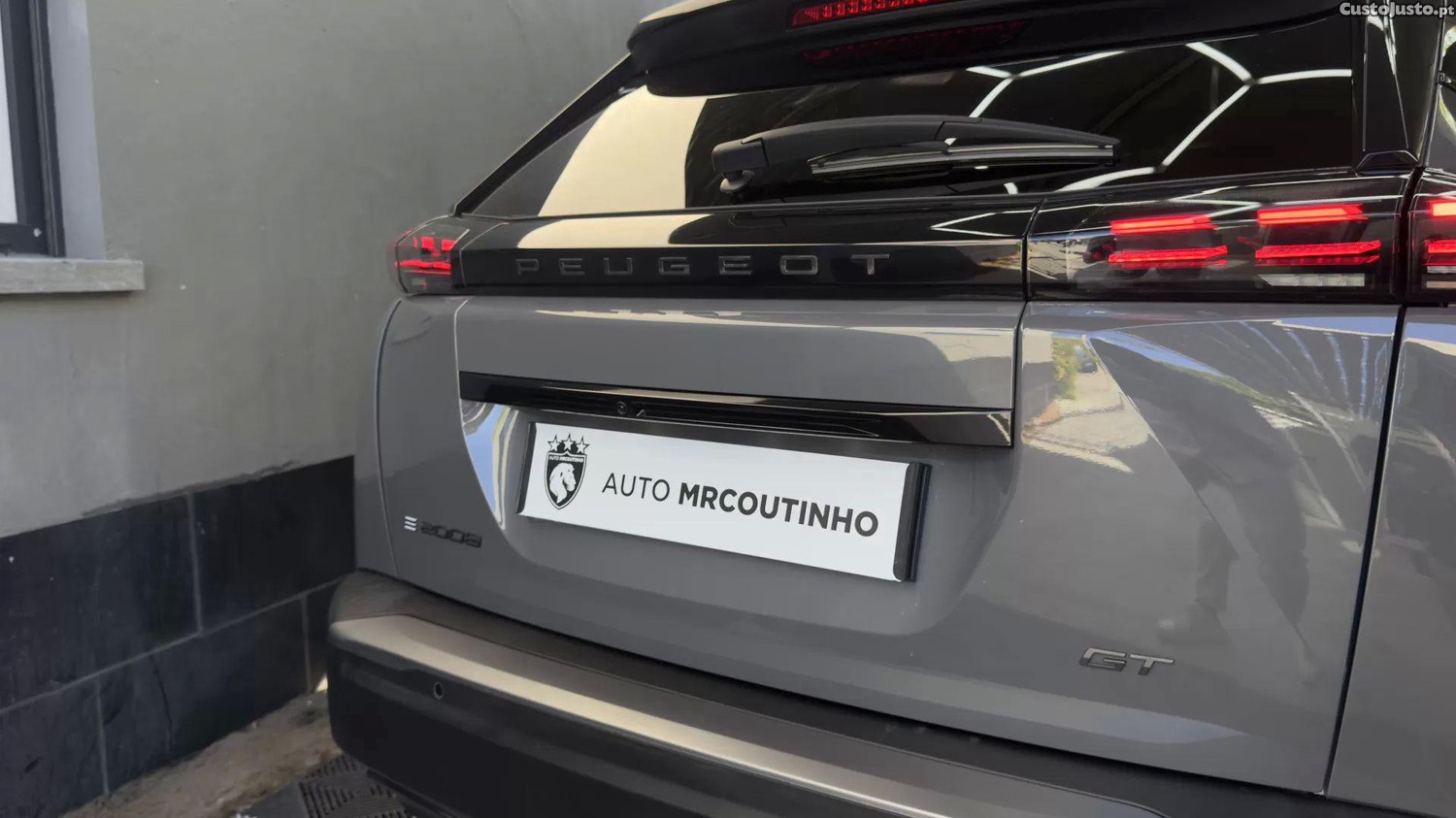 Peugeot e-2008 50 kwh gt line — fotografia 7