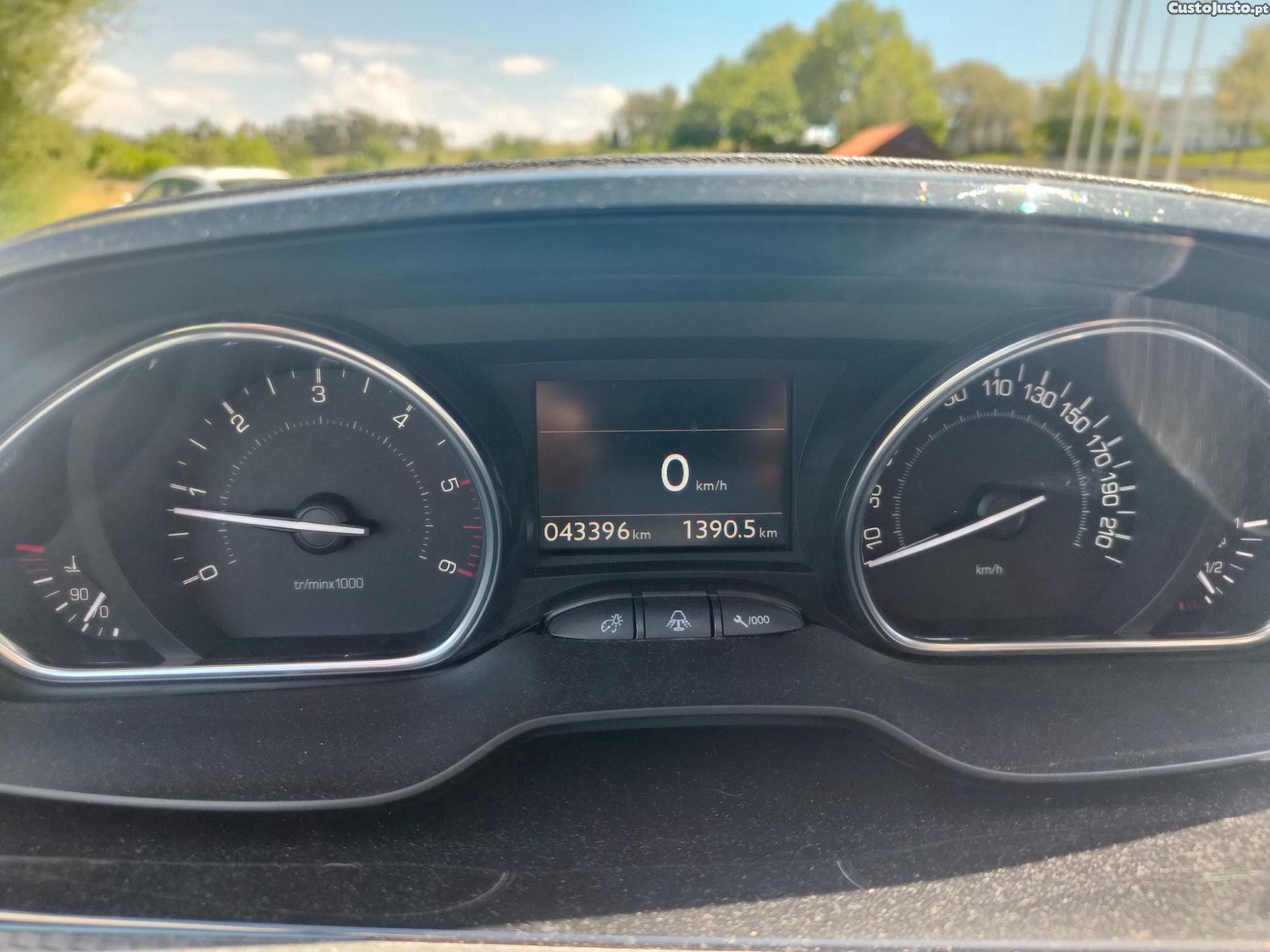 Peugeot 2008 1.5 — photo 5