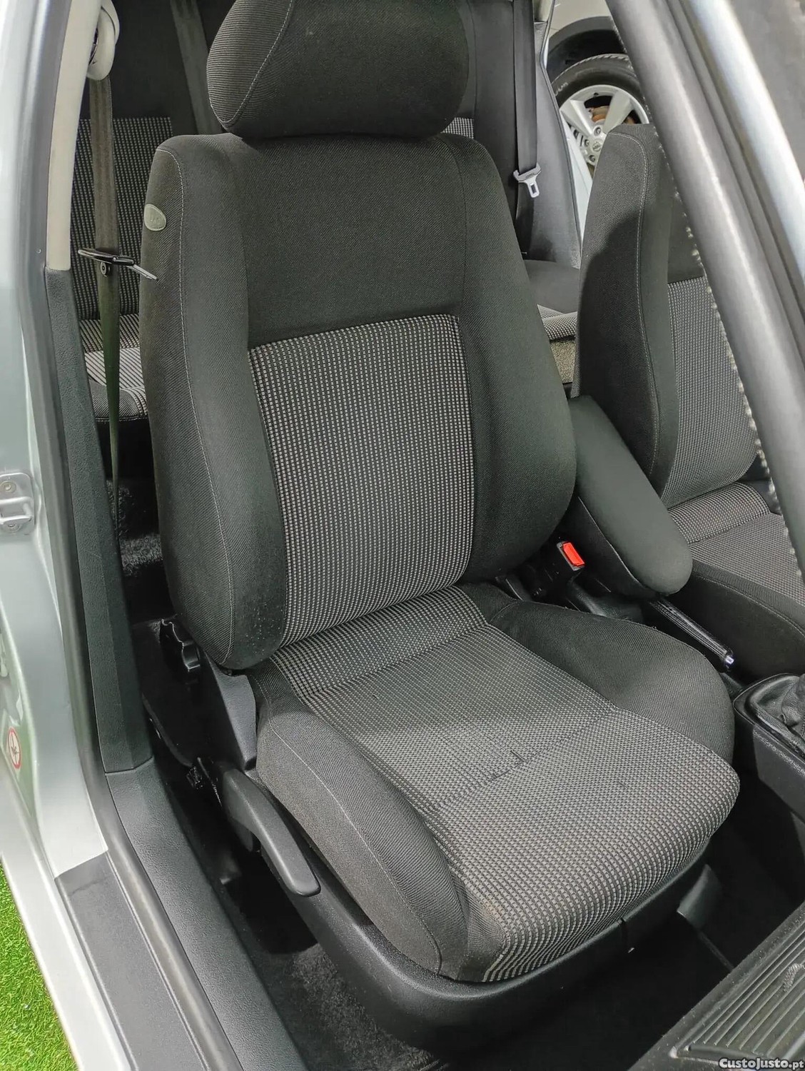 Volkswagen Golf 1.9 TDi Highline — fotografia 4