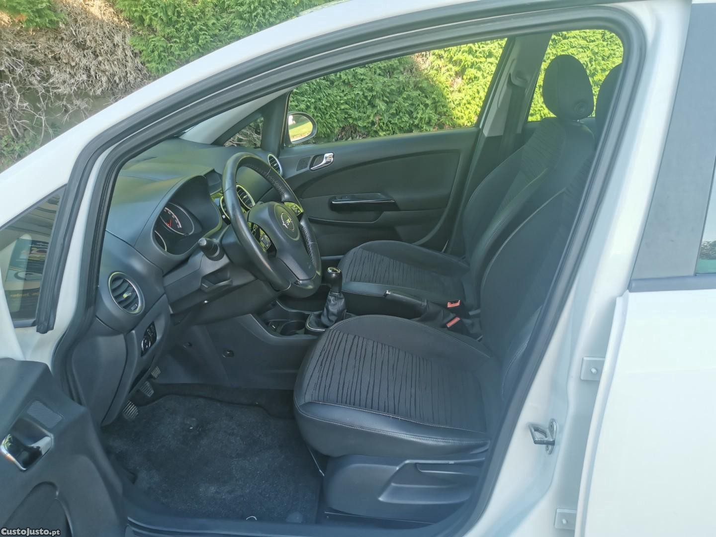 Opel Corsa 1.3 CDTi Business Edition — fotografia 9