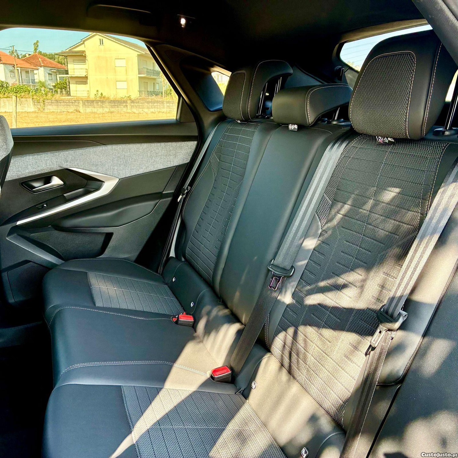 Peugeot 3008 Hybrid Allure — fotografia 11