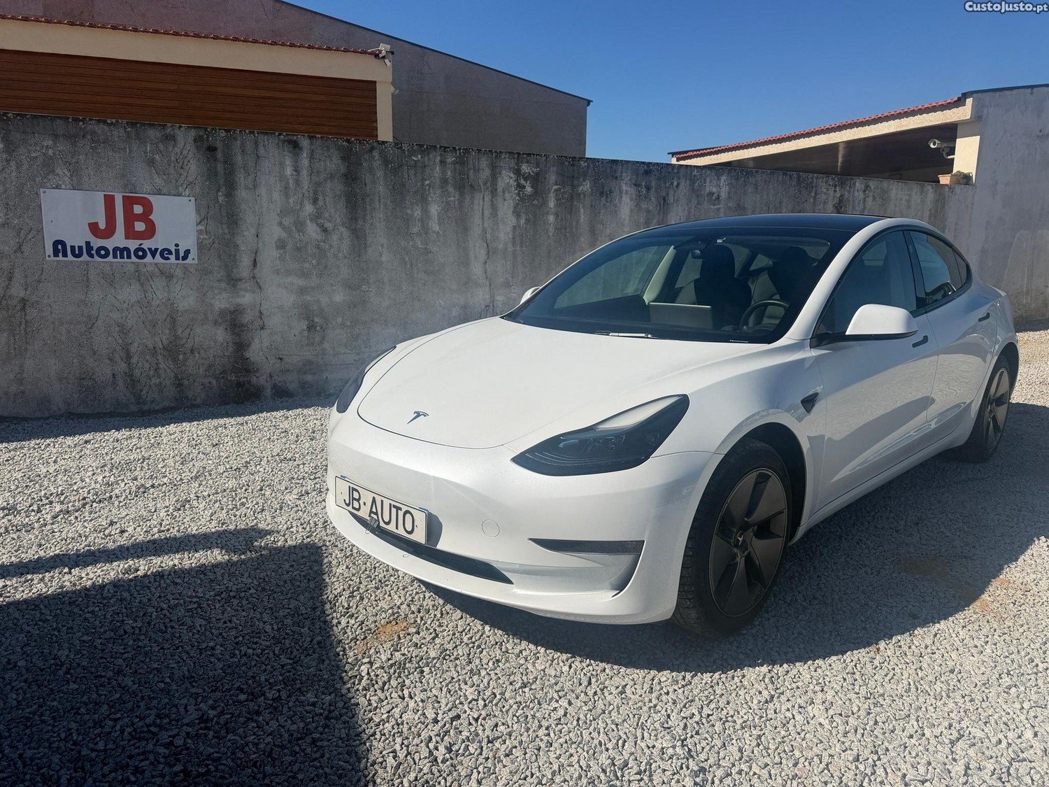 Tesla Model 3 Long Range AWD — fotografia 13