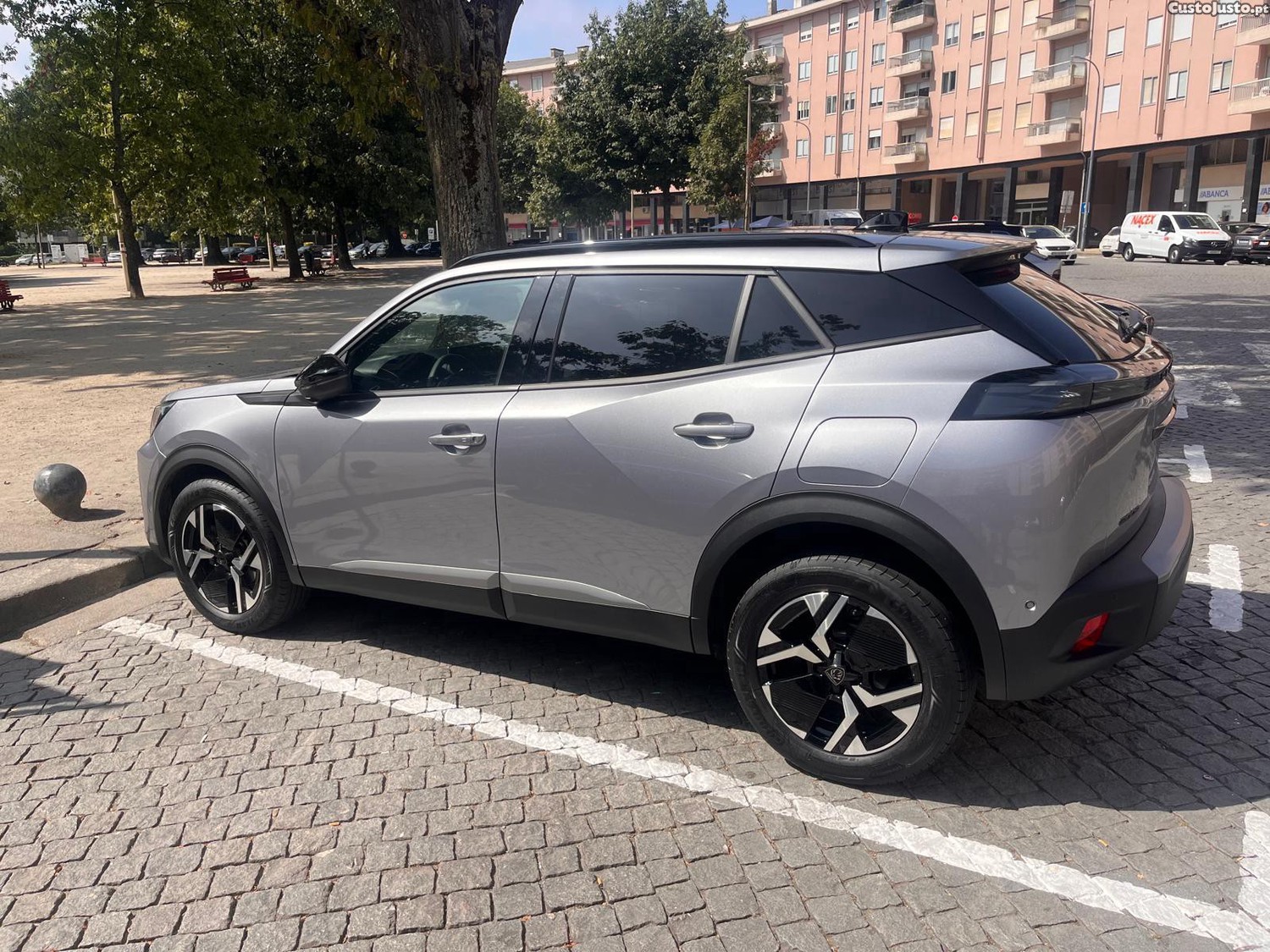 Peugeot 2008 PURETECK ALLURE PACK — photo 3