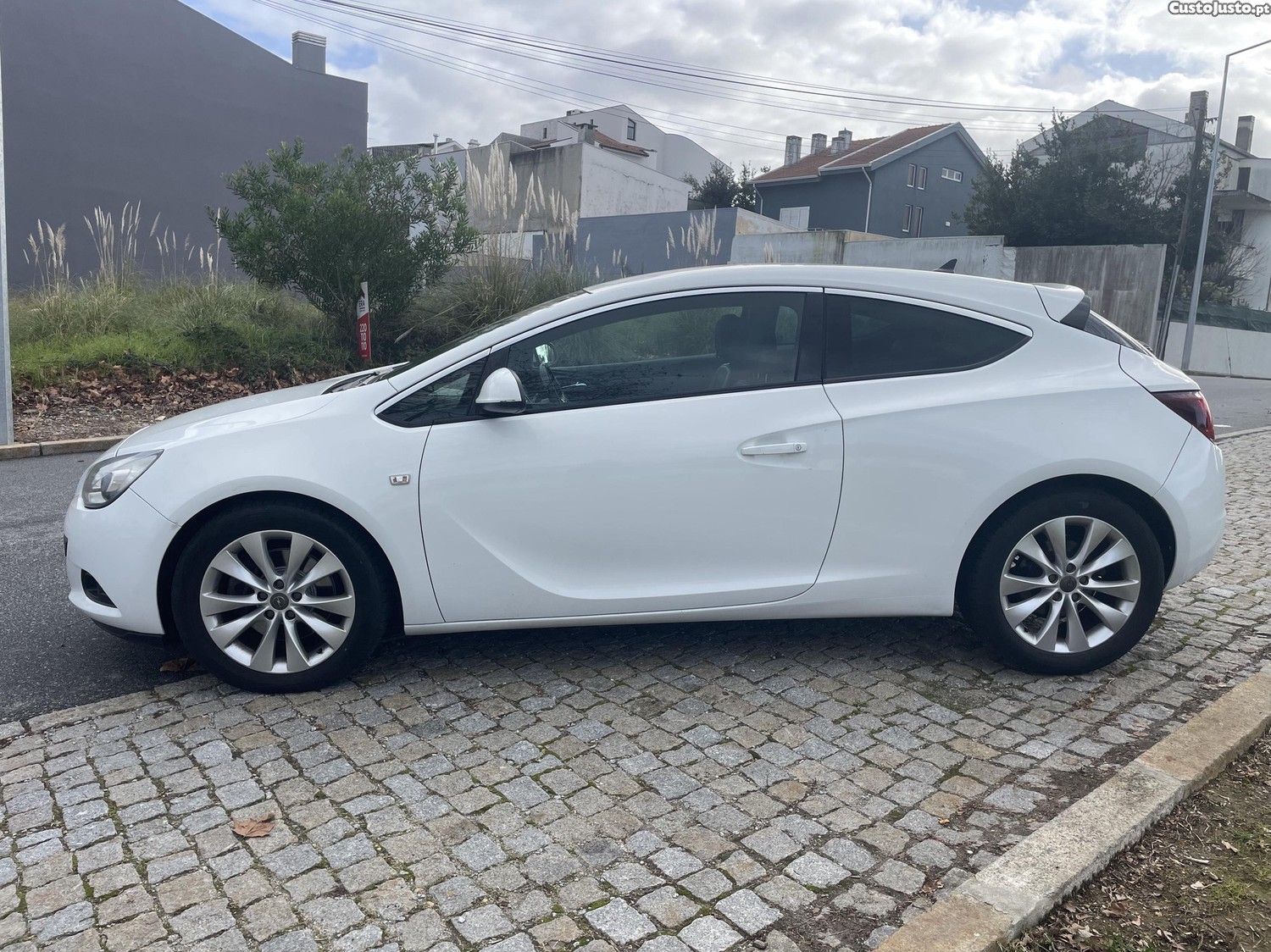 Opel Astra GTC 1.4 Turbo — fotografia 11
