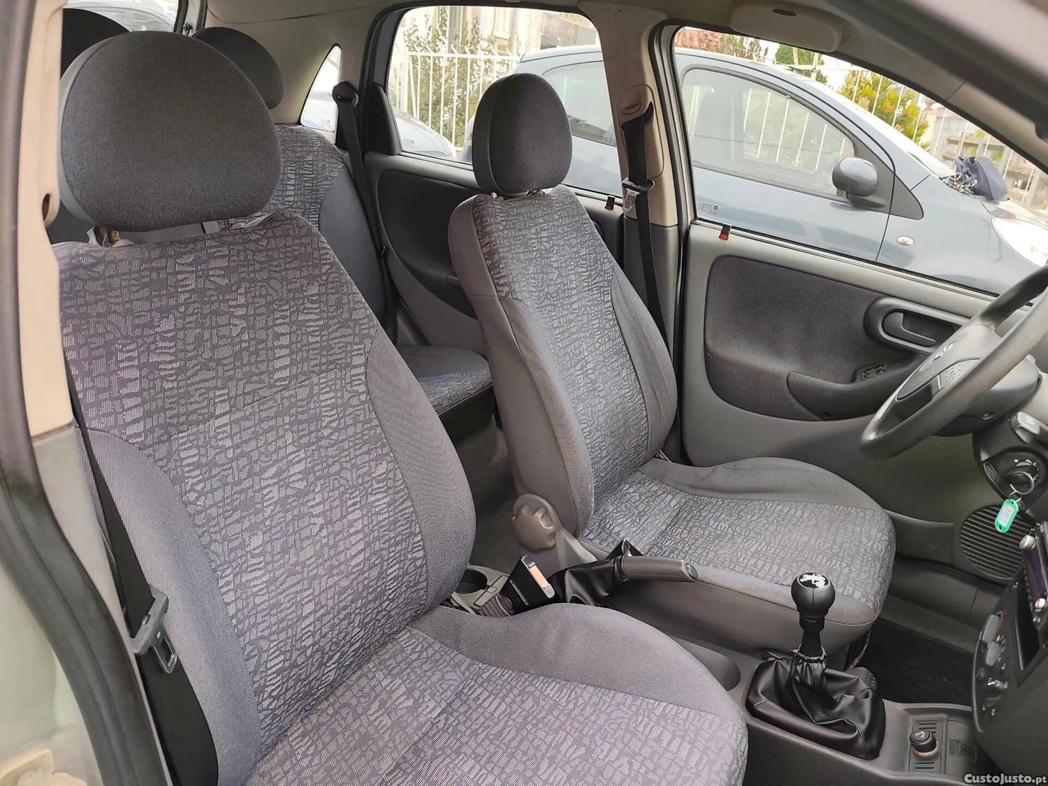 Opel Corsa 1.2 16V Confort — fotografia 11