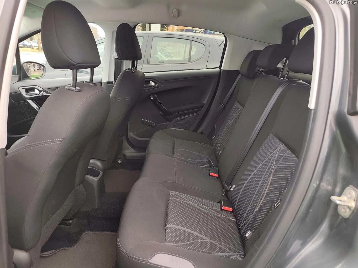 Peugeot 208 1.2 PureTech Active — fotografia 14