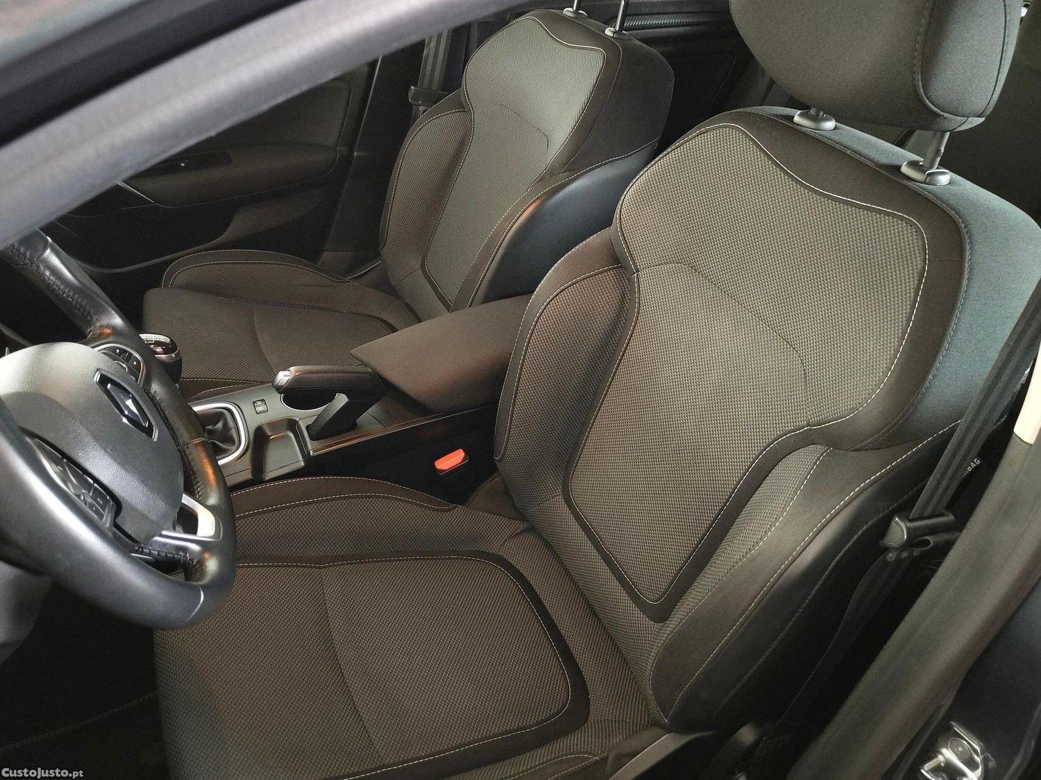 Renault Mégane Blue DCI — fotografia 12