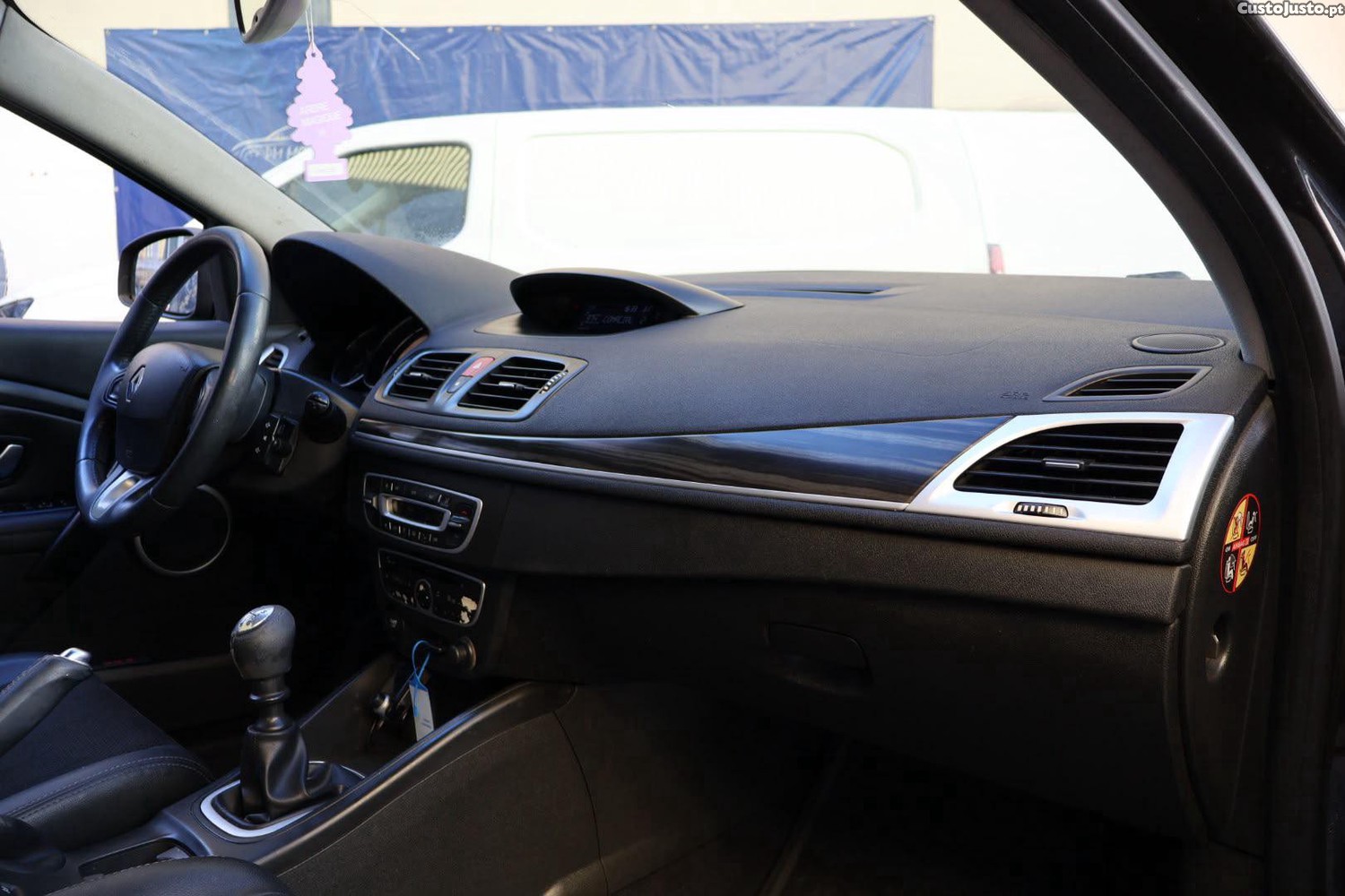 Renault Mégane 1.5 Dci Dynamic — fotografia 3