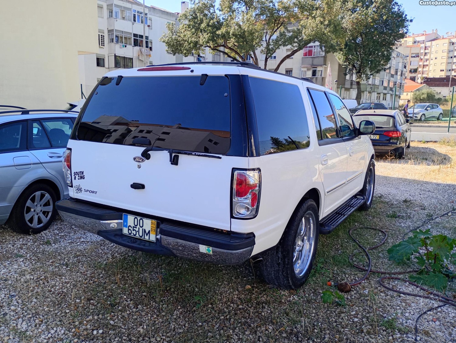 Ford Explorer Sport — fotografia 3