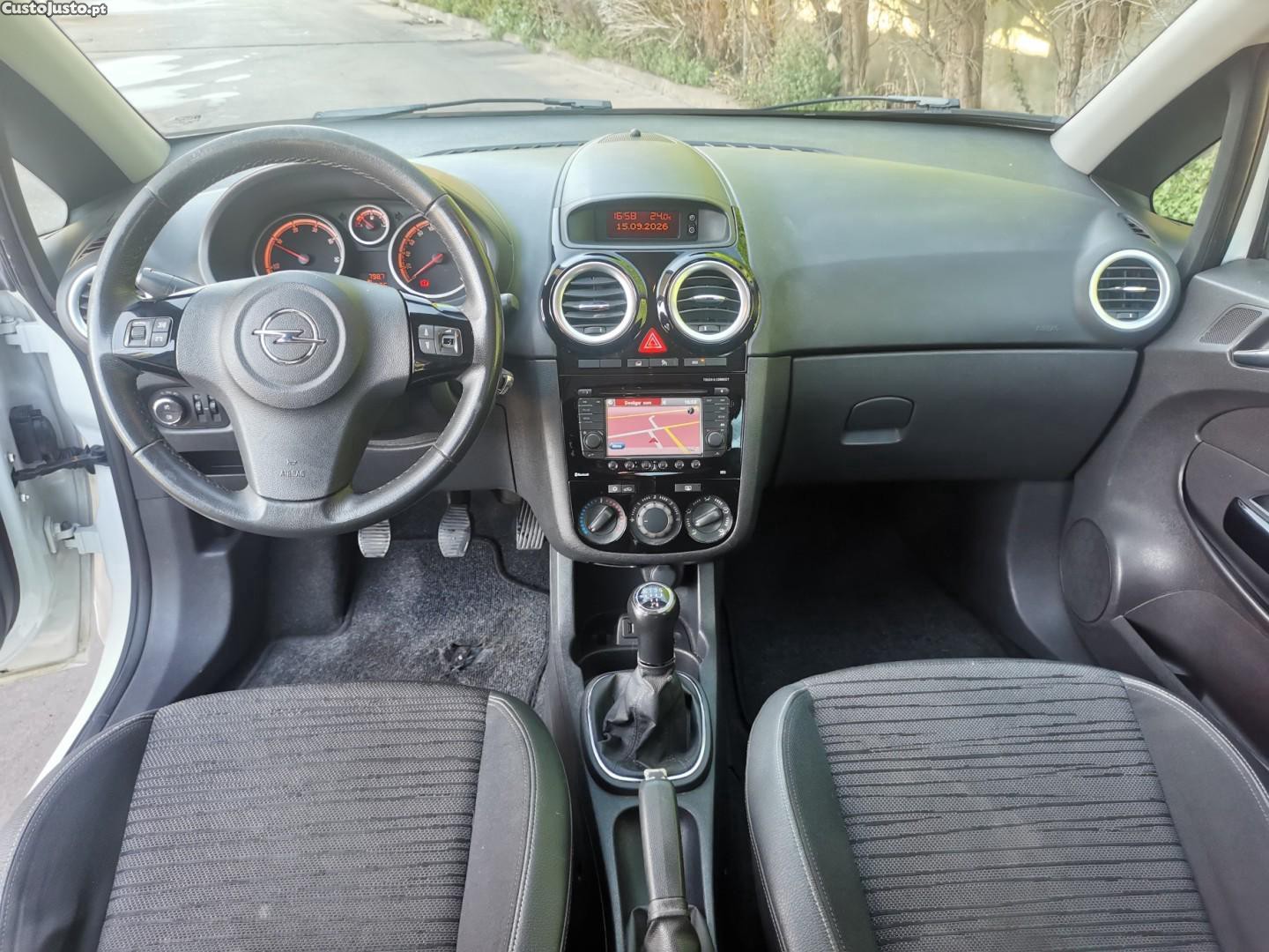 Opel Corsa 1.3 CDTi Business Edition — fotografia 6