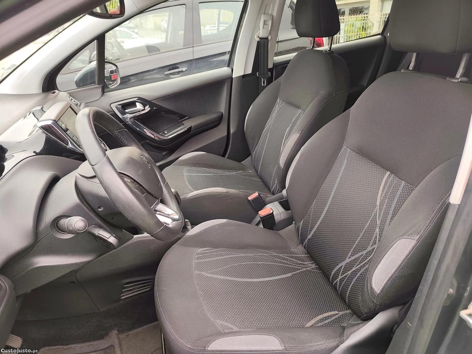 Peugeot 208 1.2 PureTech Active — fotografia 13