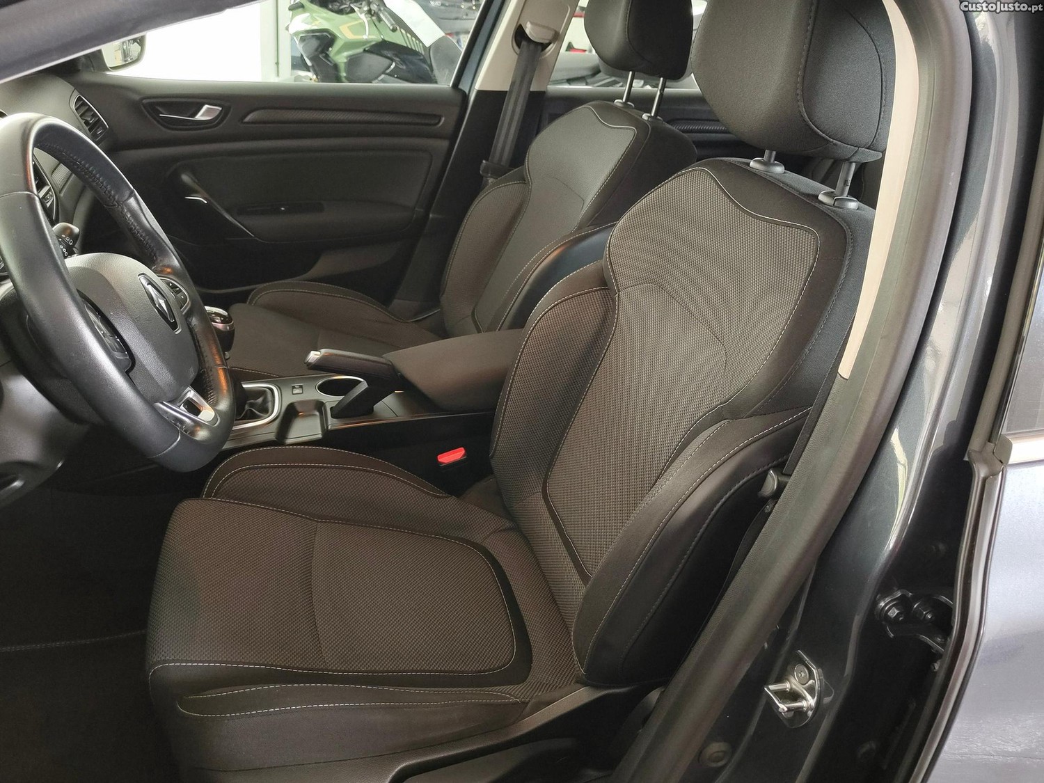 Renault Mégane Blue DCI — fotografia 9