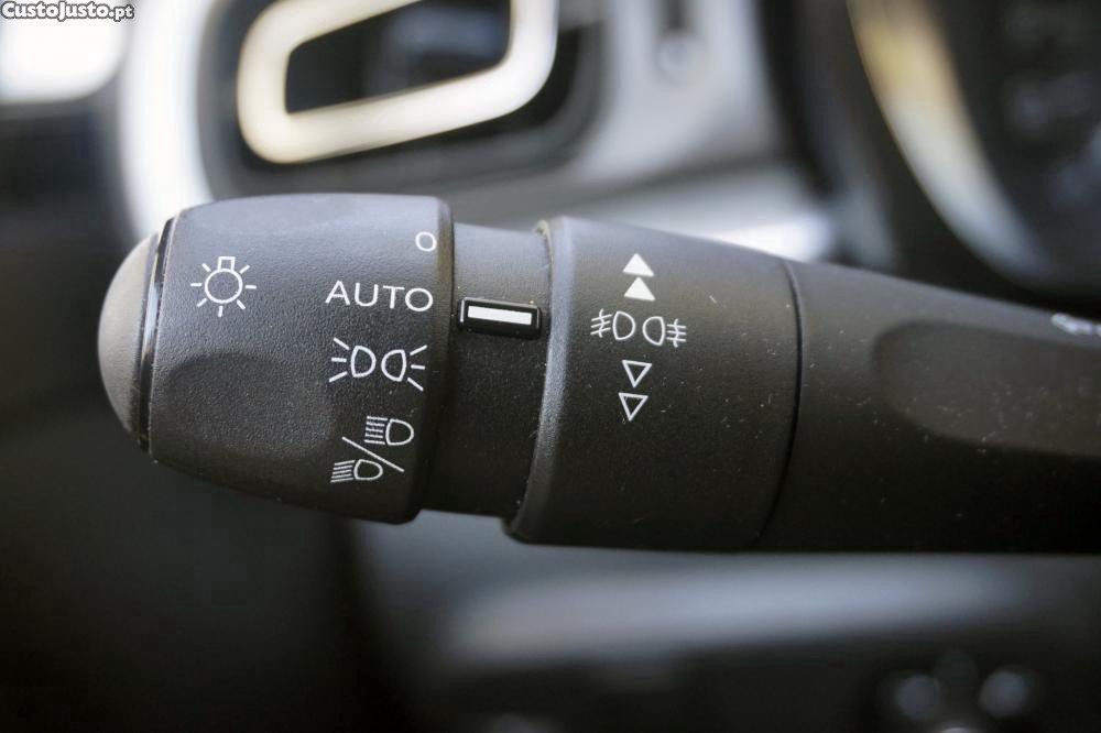 Citroën C3 1.2 PureTech Shine — fotografia 16