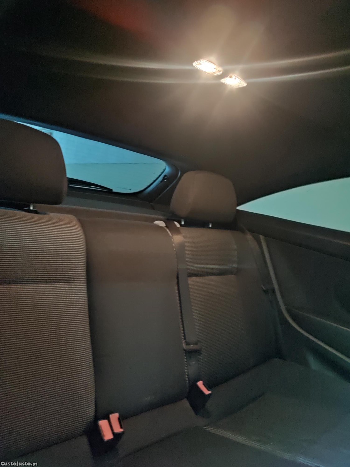 Opel Astra GTC 1,7 cdti de 5 lugares — fotografia 4
