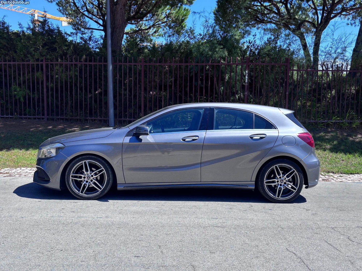 Mercedes-Benz A 180 d AMG Line Auto 109cv NACIONAL - 18 foto 2