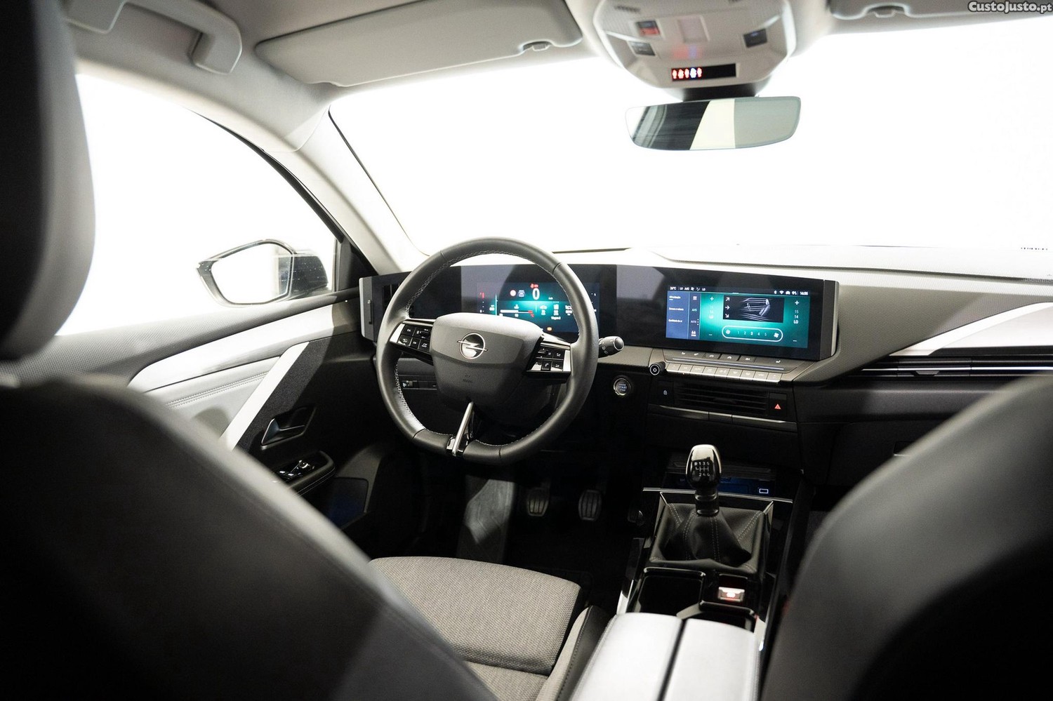 Opel Astra 1.2 T Elegance — fotografia 17