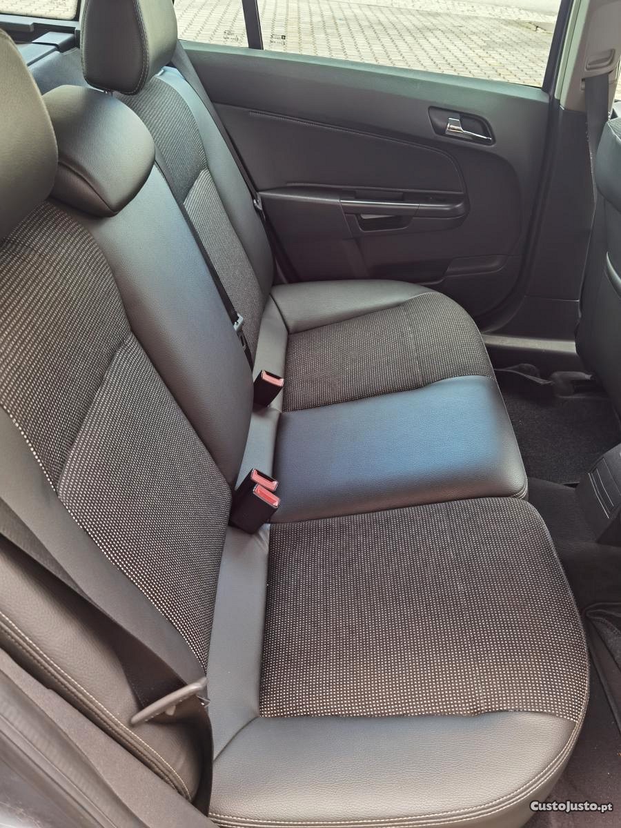Opel Astra Caravan 1.7 cdti Cosmos — fotografia 5