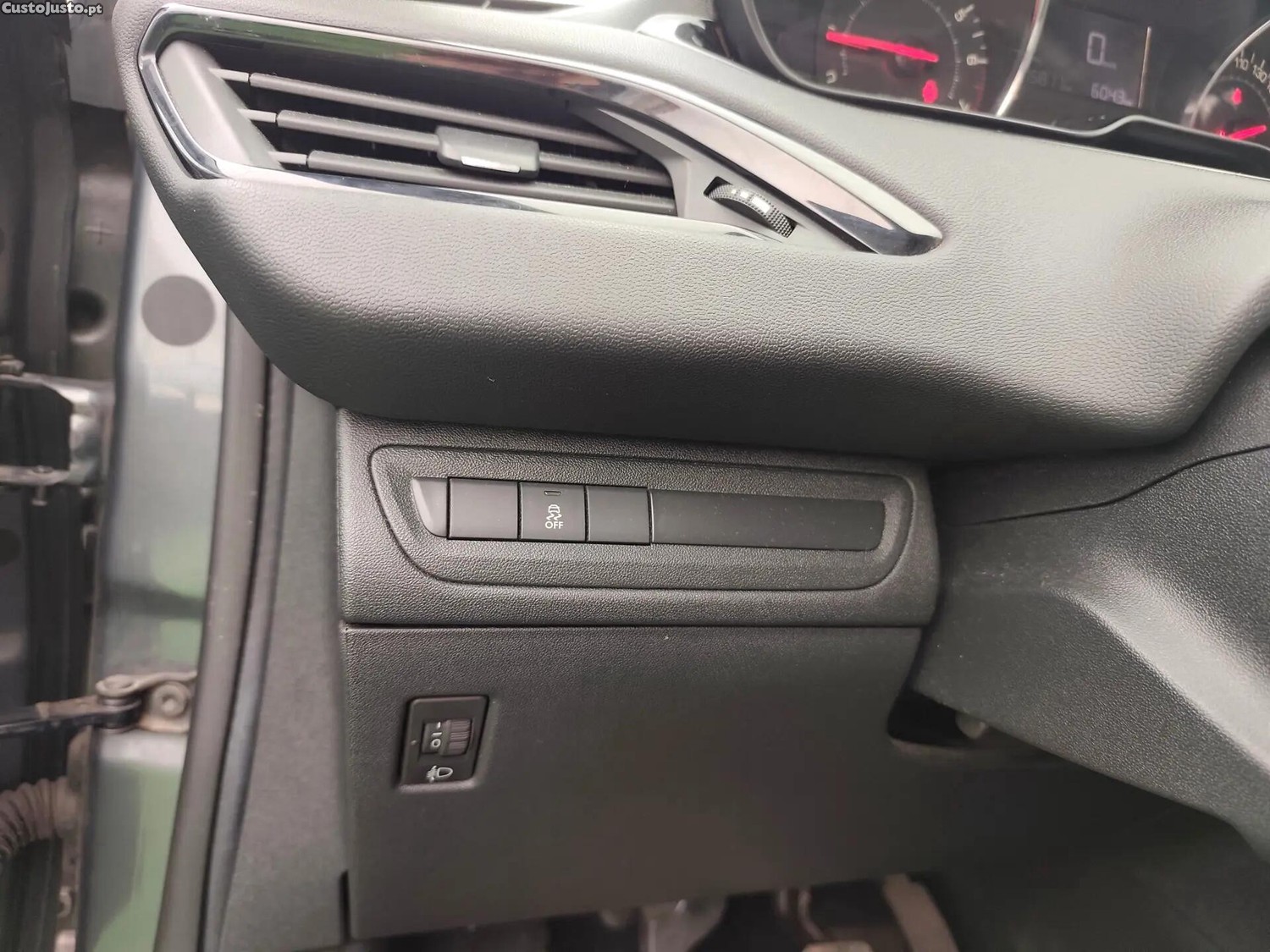 Peugeot 208 1.2 PureTech Active — fotografia 8