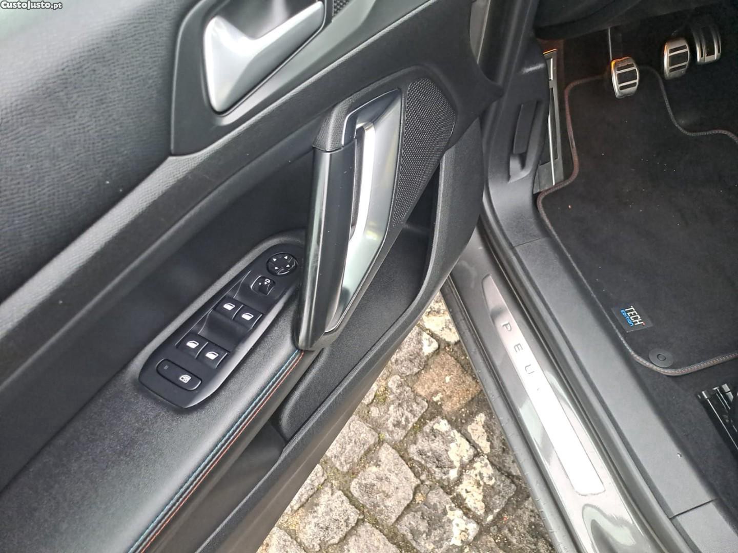 Peugeot 308 1.2 PureTech GT EAT8 — fotografia 5