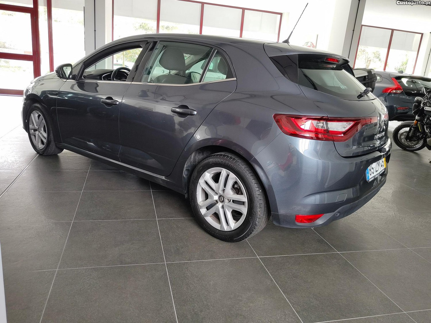 Renault Mégane Blue DCI — fotografia 8