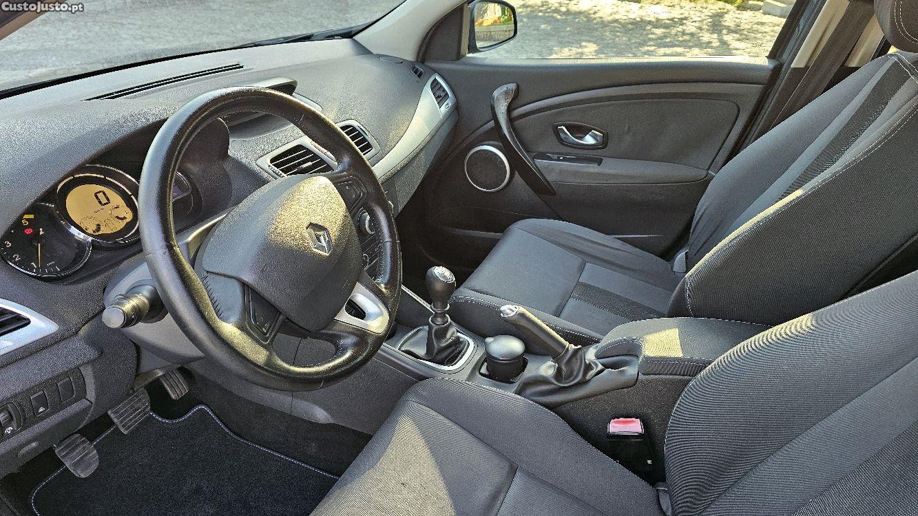 Renault Mégane 1.5 DCI Dynamique — fotografia 4