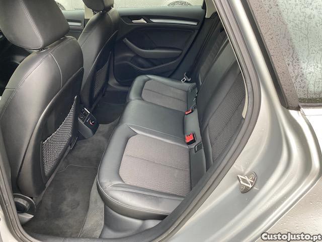 Audi A3 Sportback 1.6 TDI Ambition 105 CV — fotografia 8