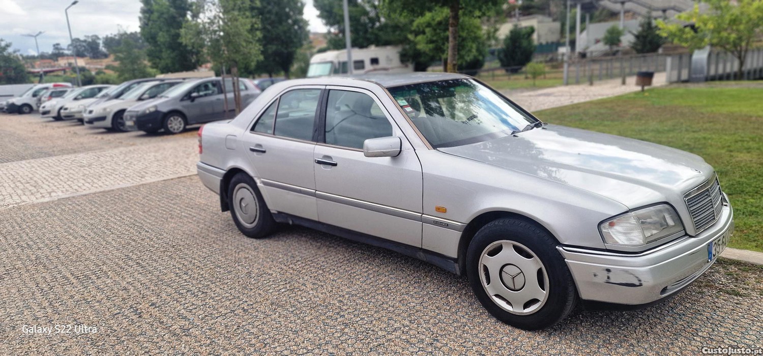Mercedes-Benz C 180 Gasolina - 93 foto 3