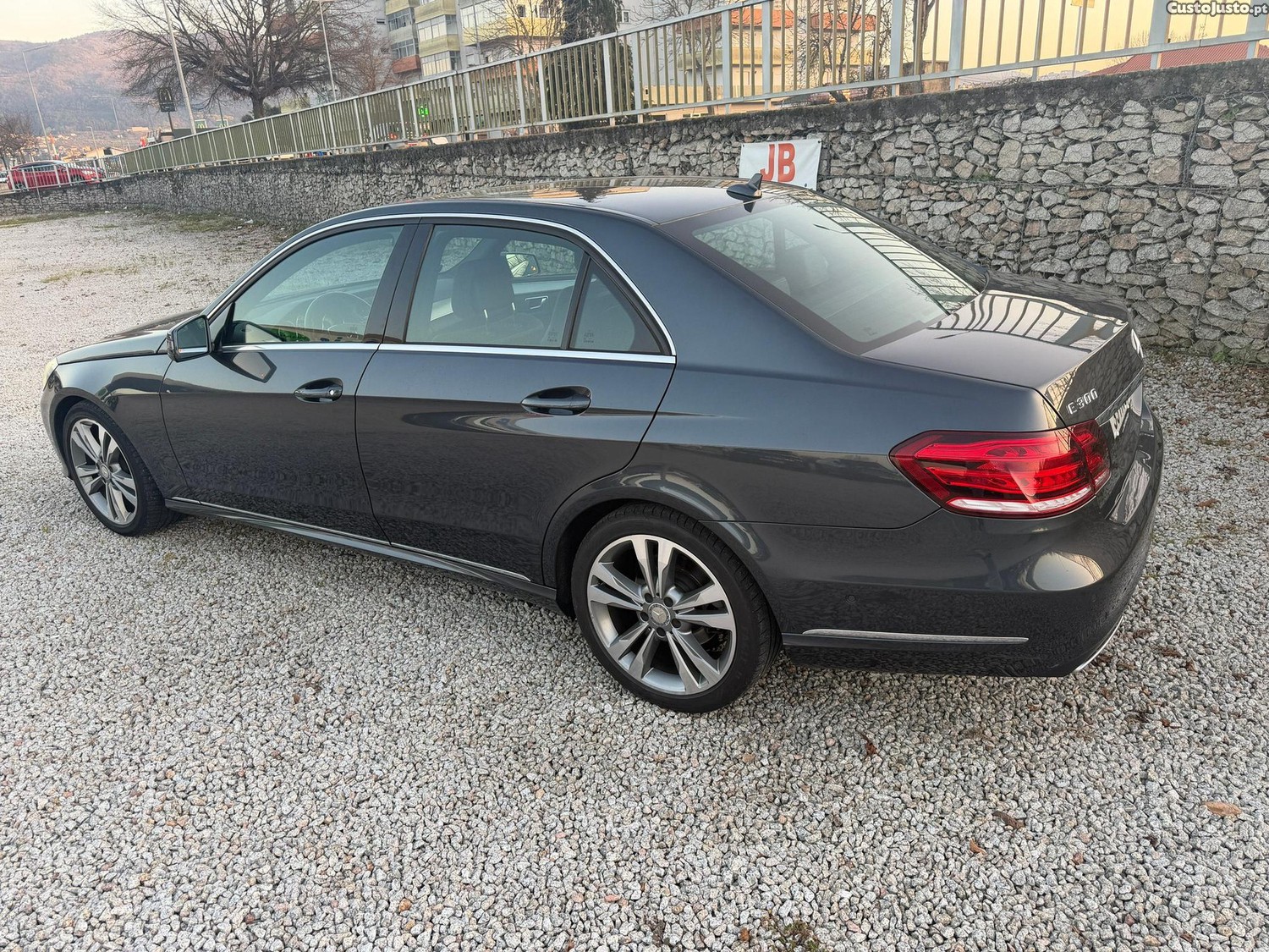 Mercedes-Benz E 300 BLUETEC Hybrid Avantgarde — fotografia 17