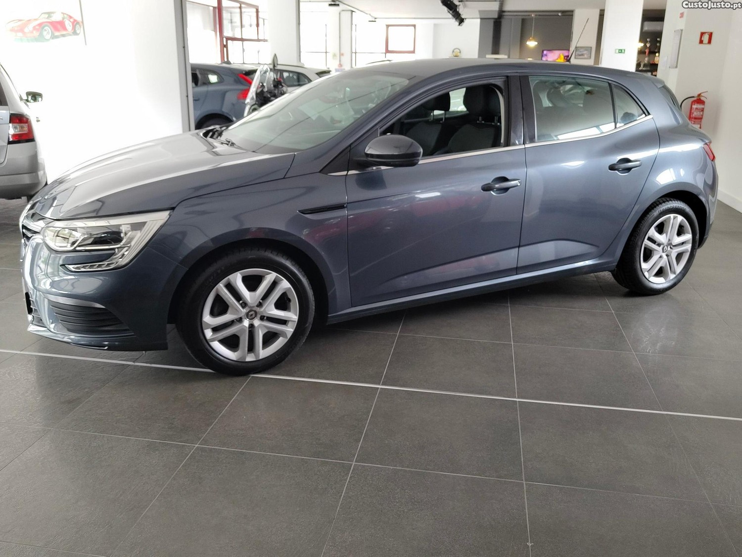 Renault Mégane Blue DCI — fotografia 4