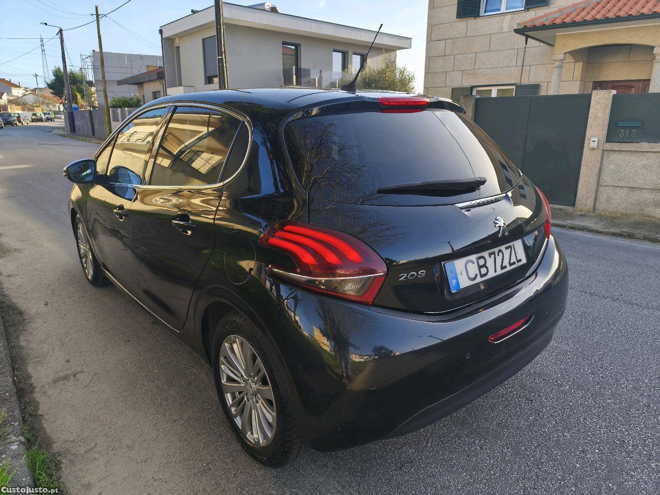 Peugeot 208 1.2 Allure — fotografia 8