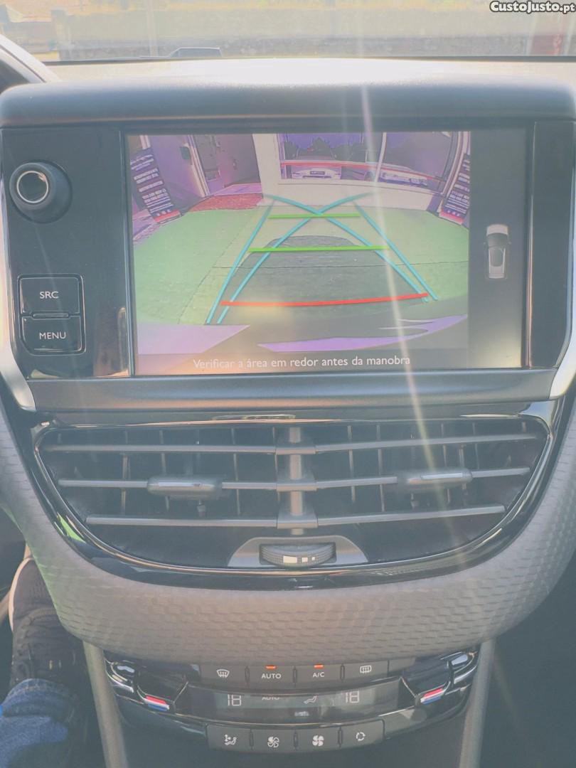 Peugeot 2008 1.2 PureTech Allure — fotografia 4