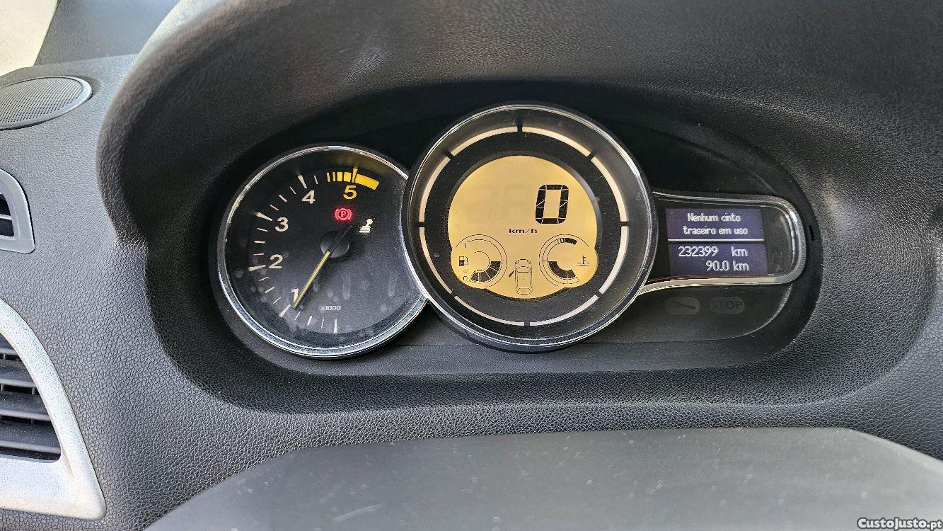 Renault Mégane 1.5 DCI Dynamique — fotografia 3
